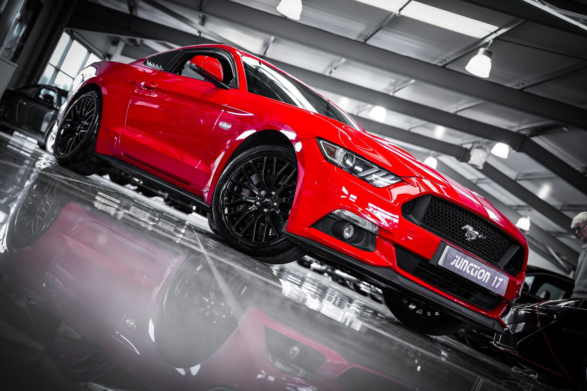 Ford Mustang view 8