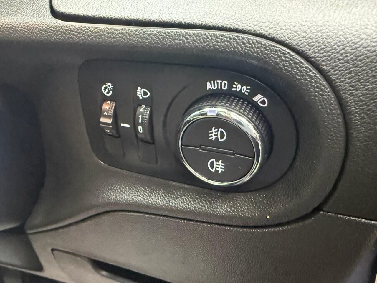 Vauxhall Grandland X view 11
