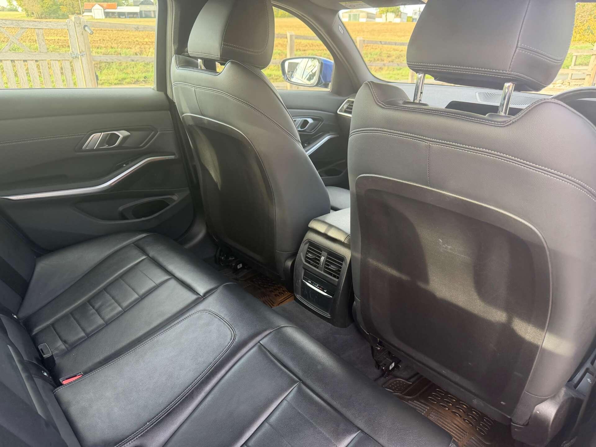 BMW 3 Series view 15