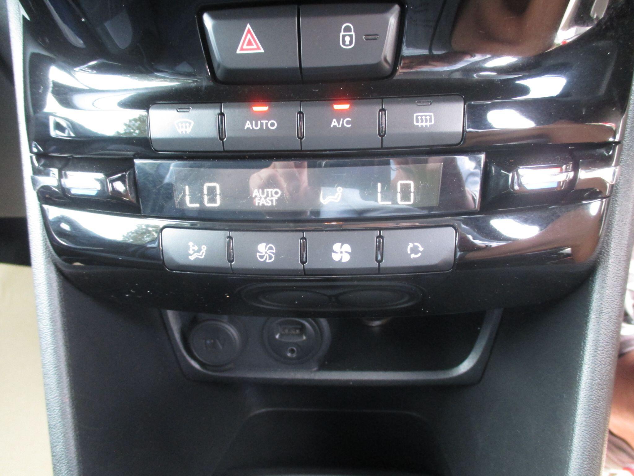 Peugeot 2008 view 41