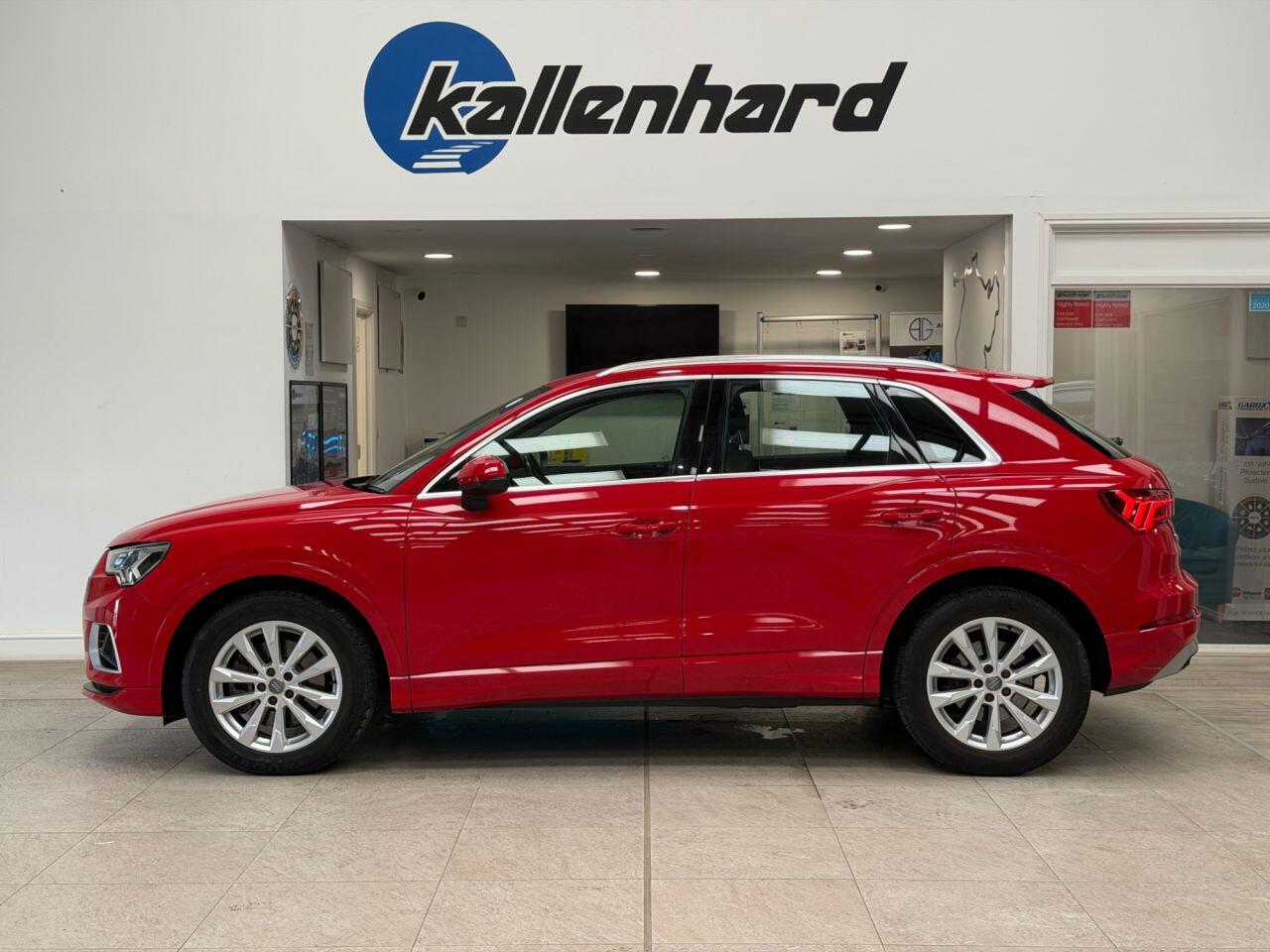 Audi Q3 view 17