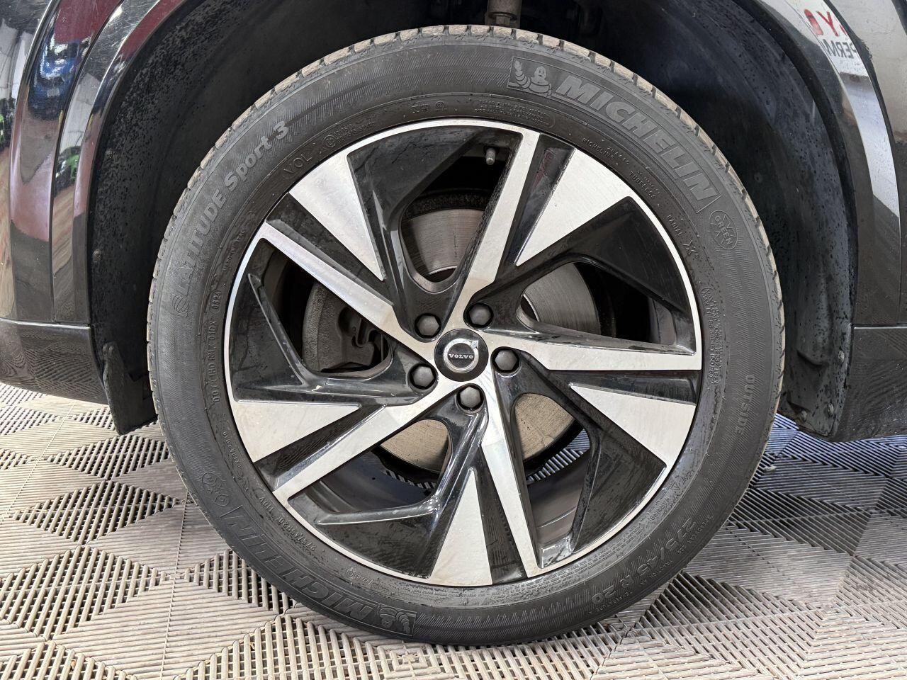 Volvo XC90 view 22