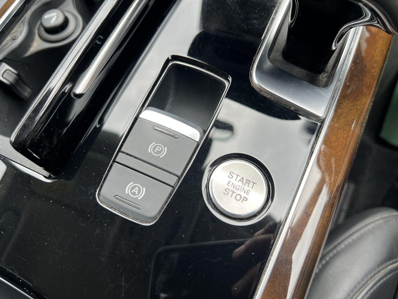 Audi A8 view 37