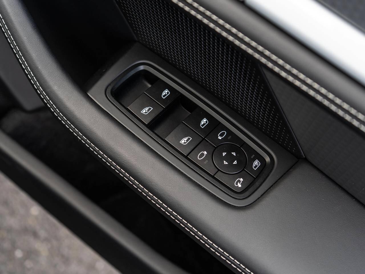 Porsche Taycan view 33