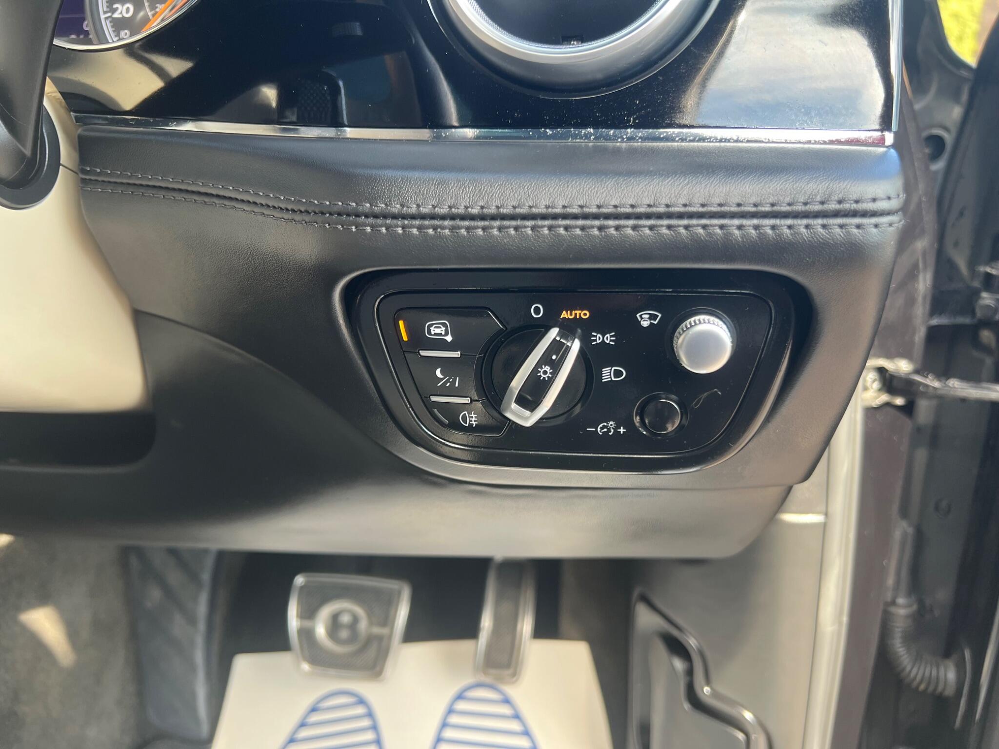 Bentley Bentayga view 21