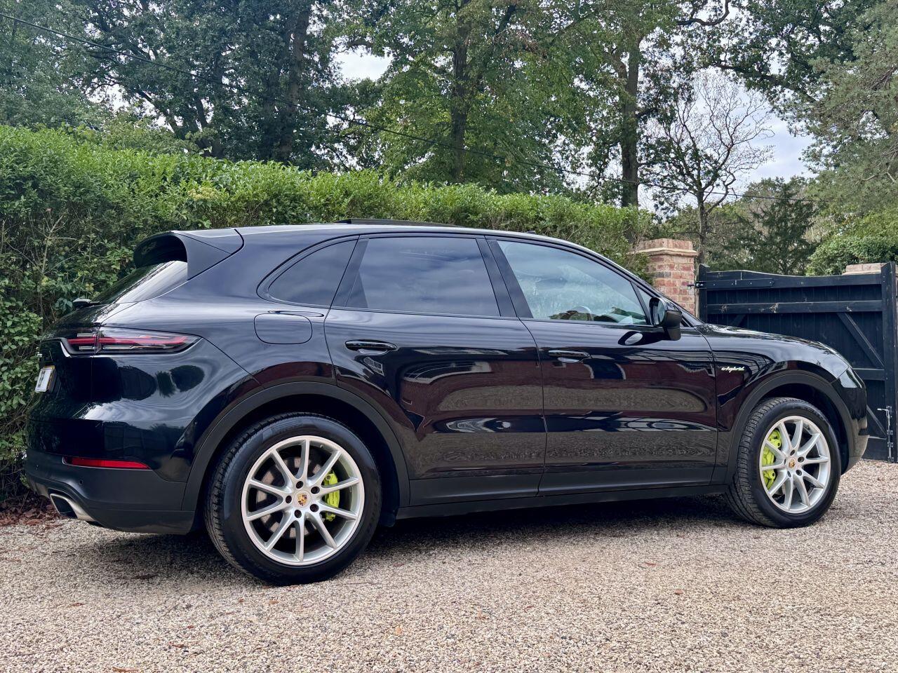 Porsche Cayenne view 41