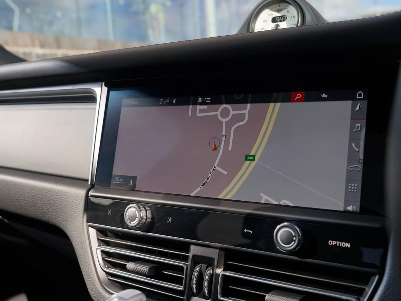 Porsche Macan view 16