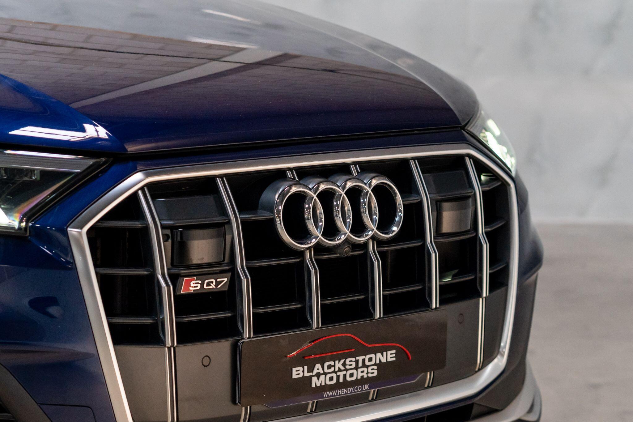 Audi SQ7 view 40
