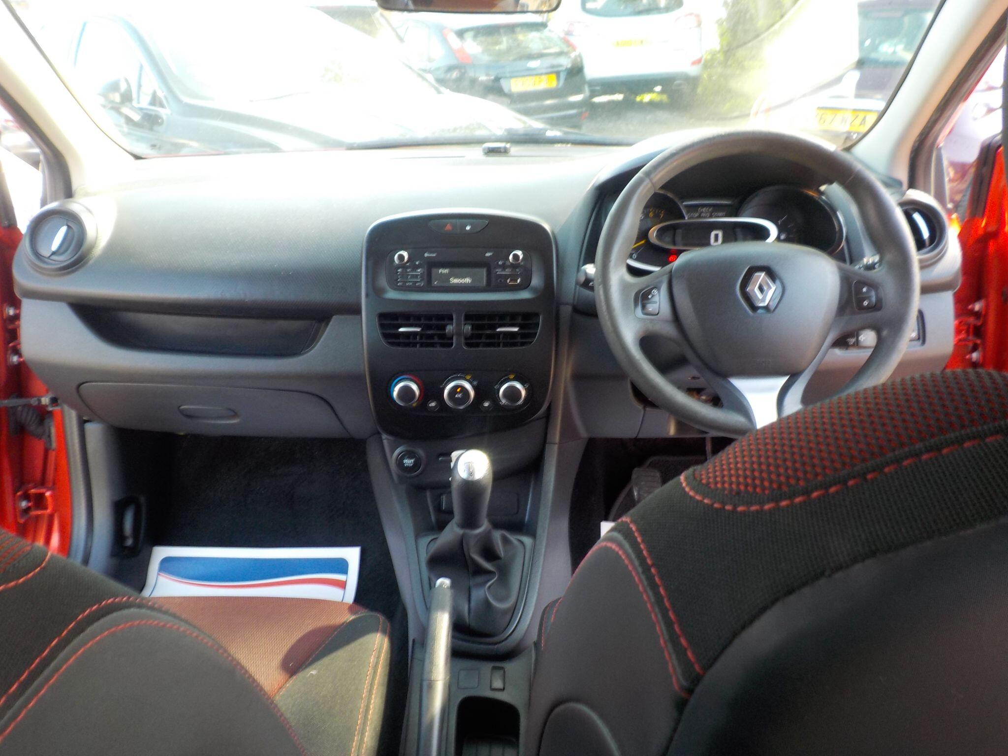 Renault Clio 0.9 TCe Play Euro 6 (s/s) 5dr