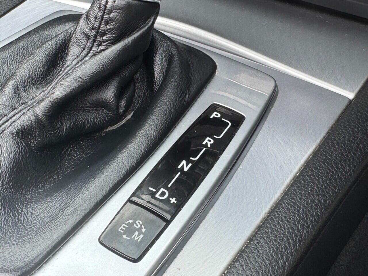Mercedes-Benz E-Class view 25