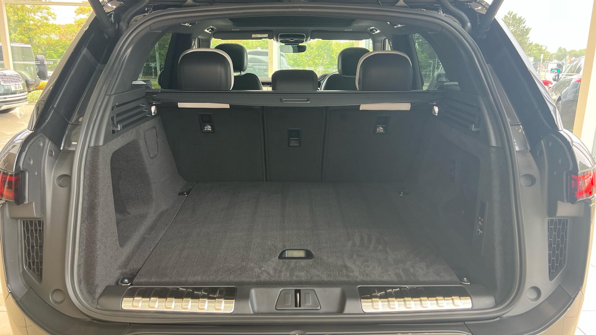 Land Rover Range Rover Sport view 15
