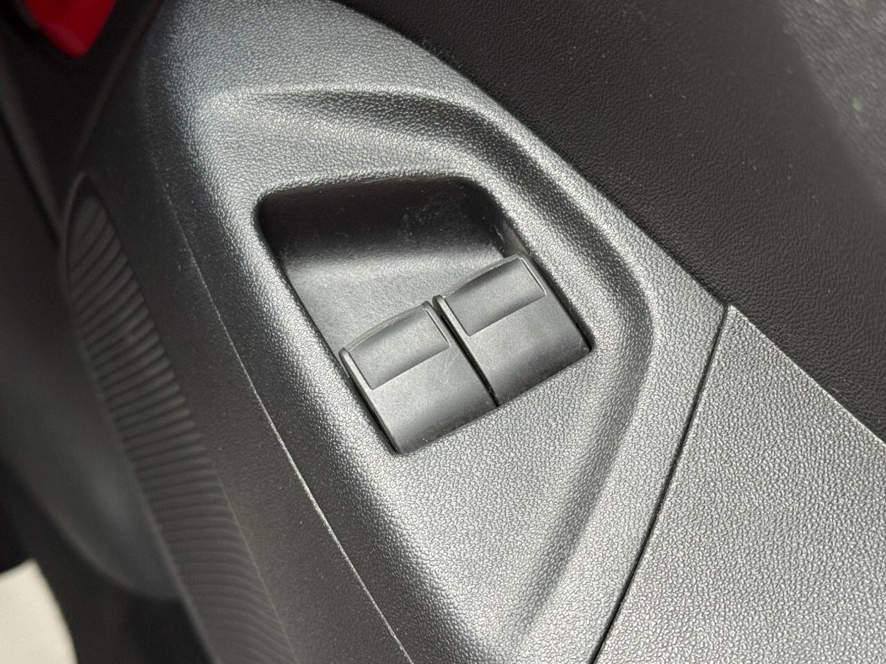 Peugeot 108 view 28