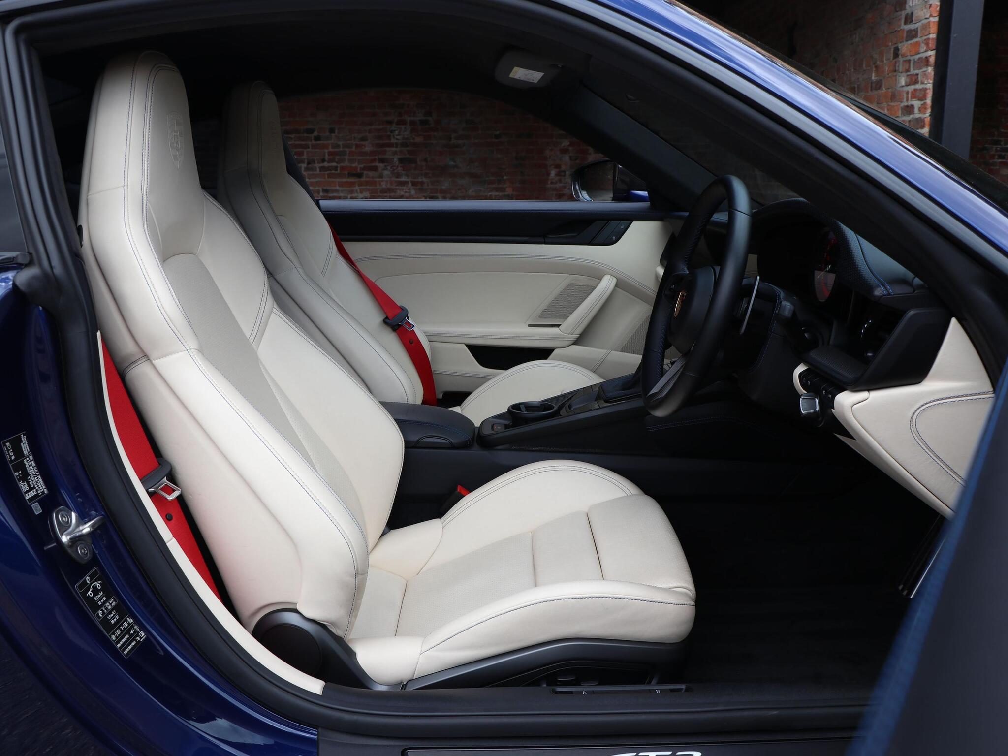 Porsche 911 view 23