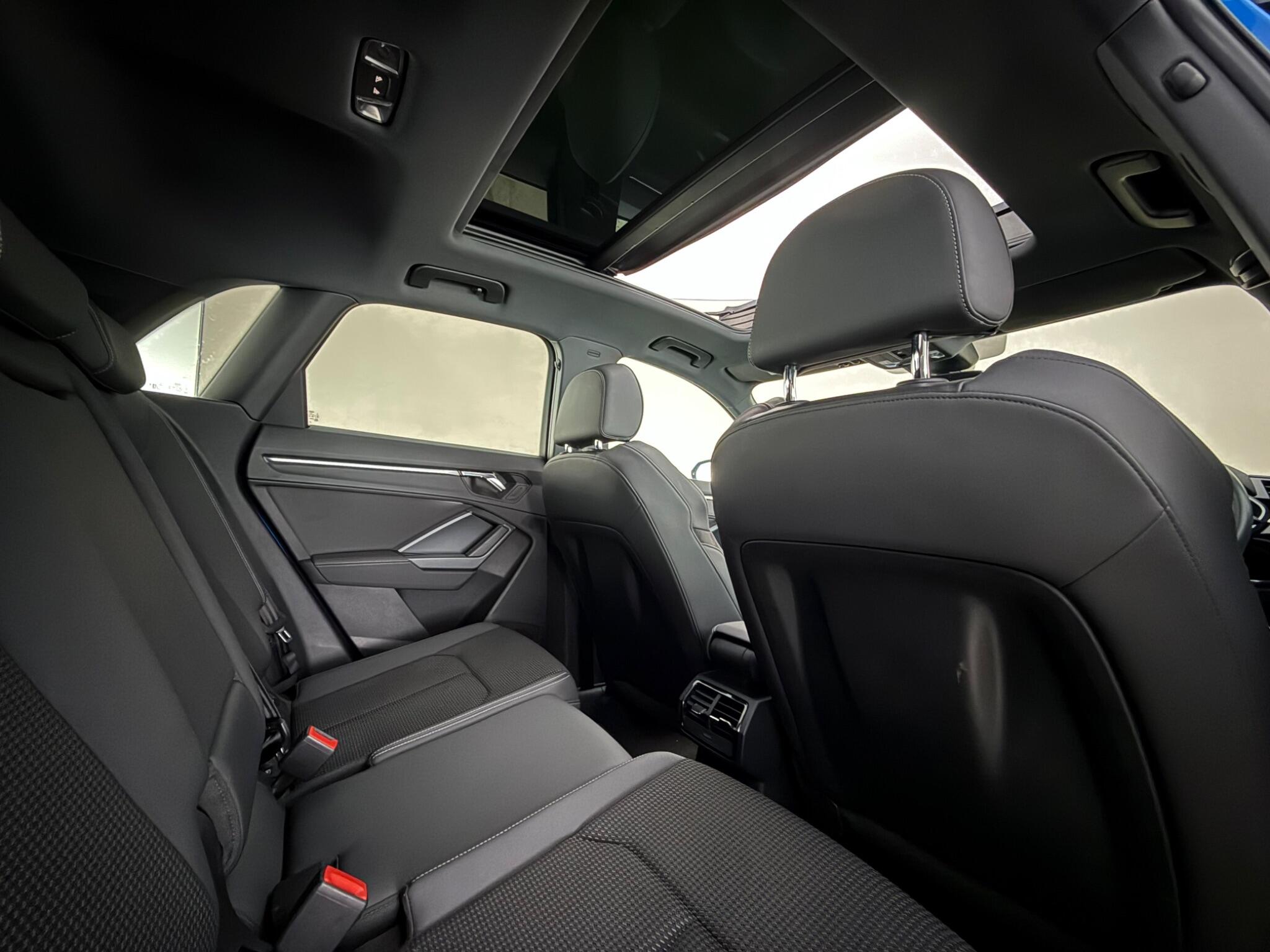 Audi Q3 view 37