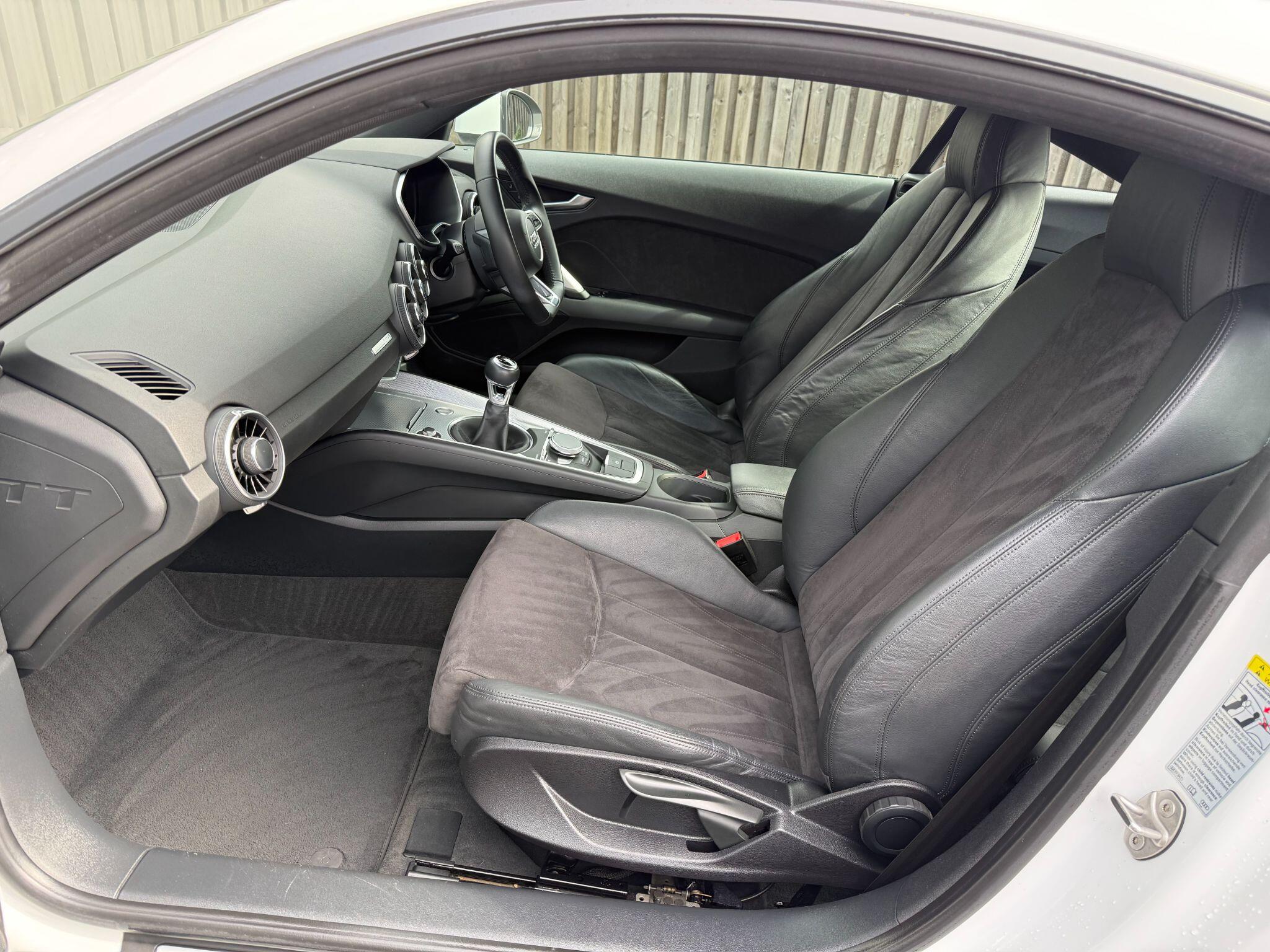 Audi TT view 19