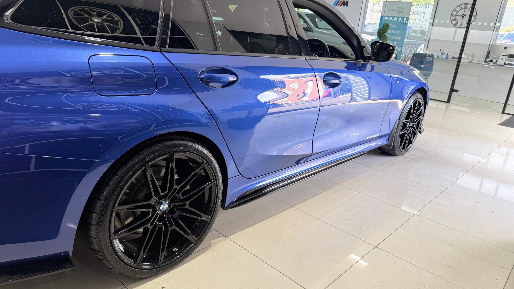 BMW 3 Series view 27