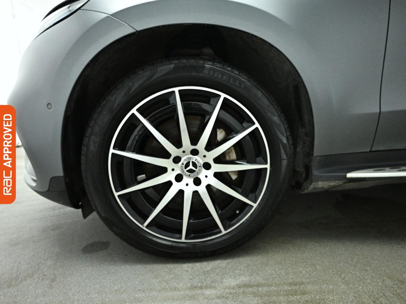 Mercedes-Benz EQC view 32
