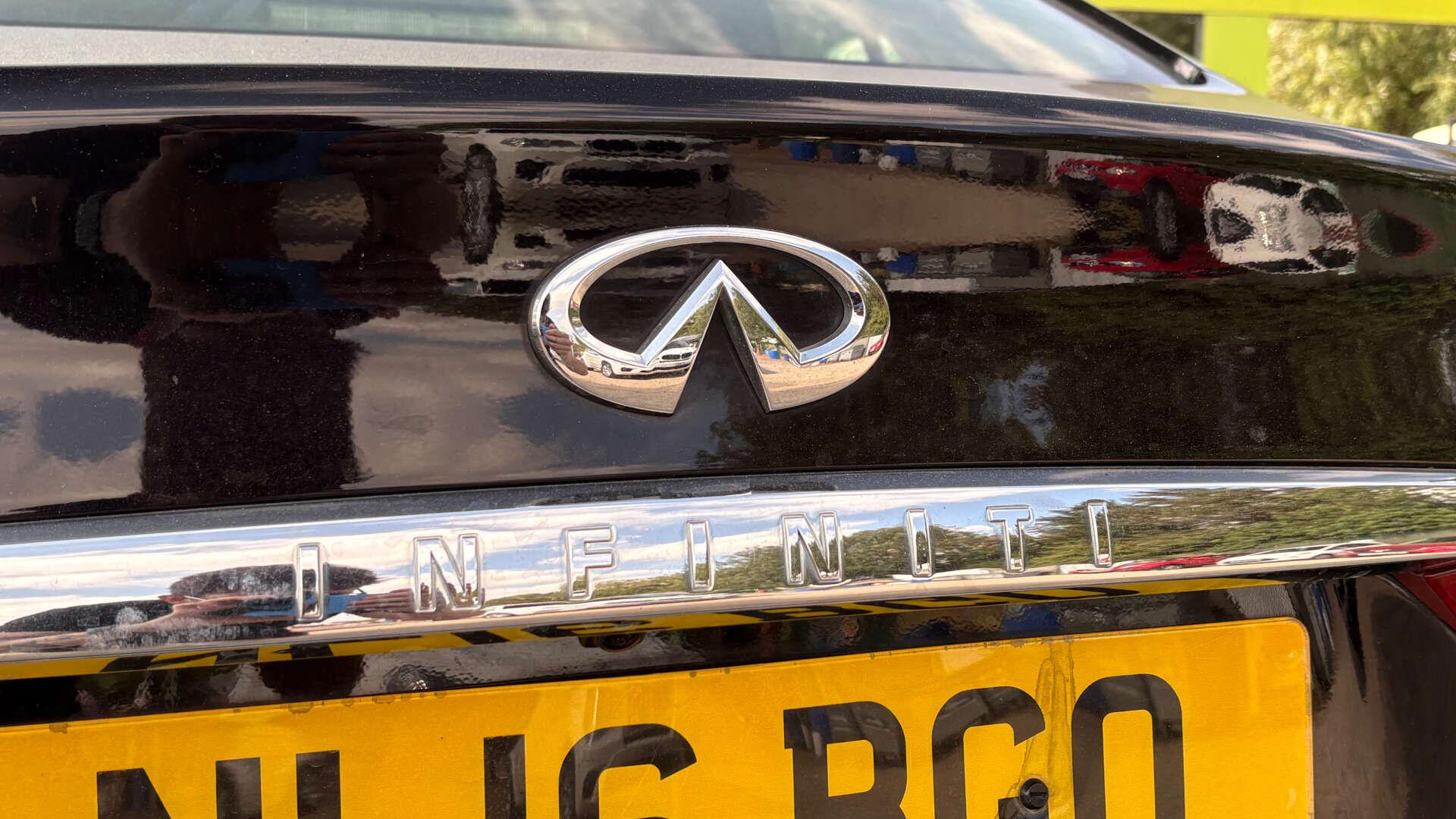 Infiniti Q50 view 39