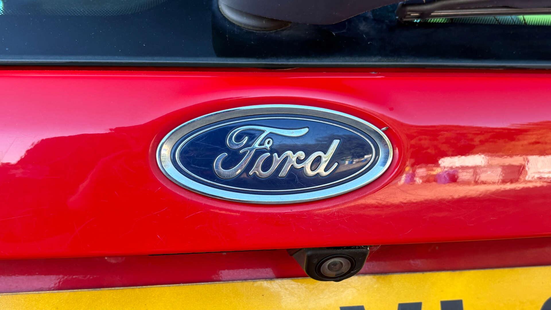 Ford Focus view 48
