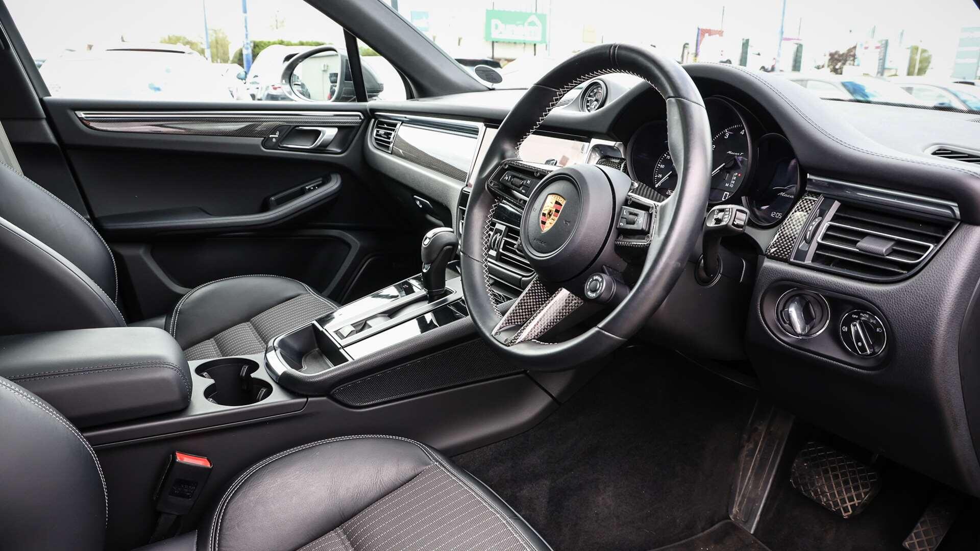 Porsche Macan view 12