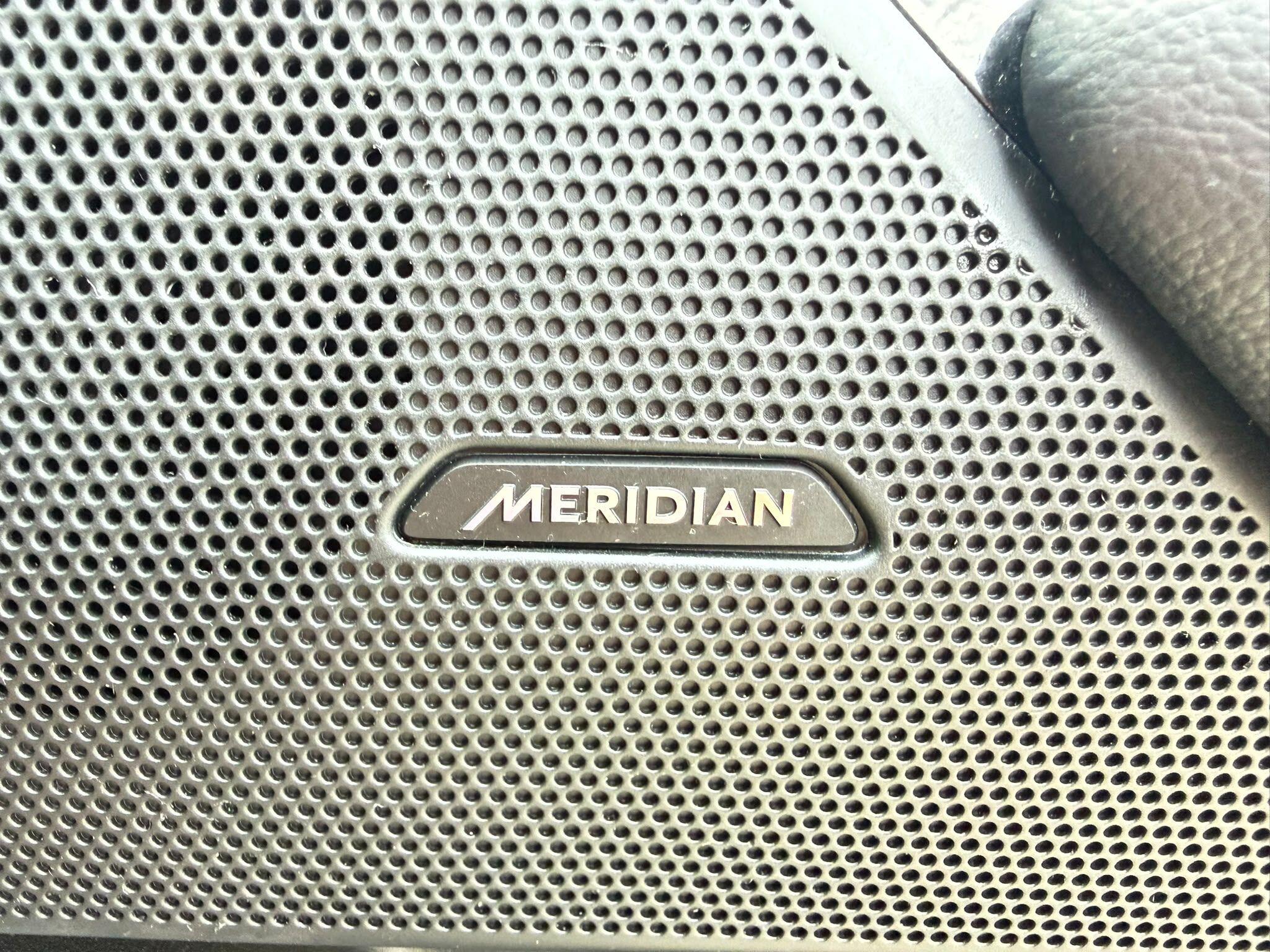 Land Rover Range Rover Velar view 31