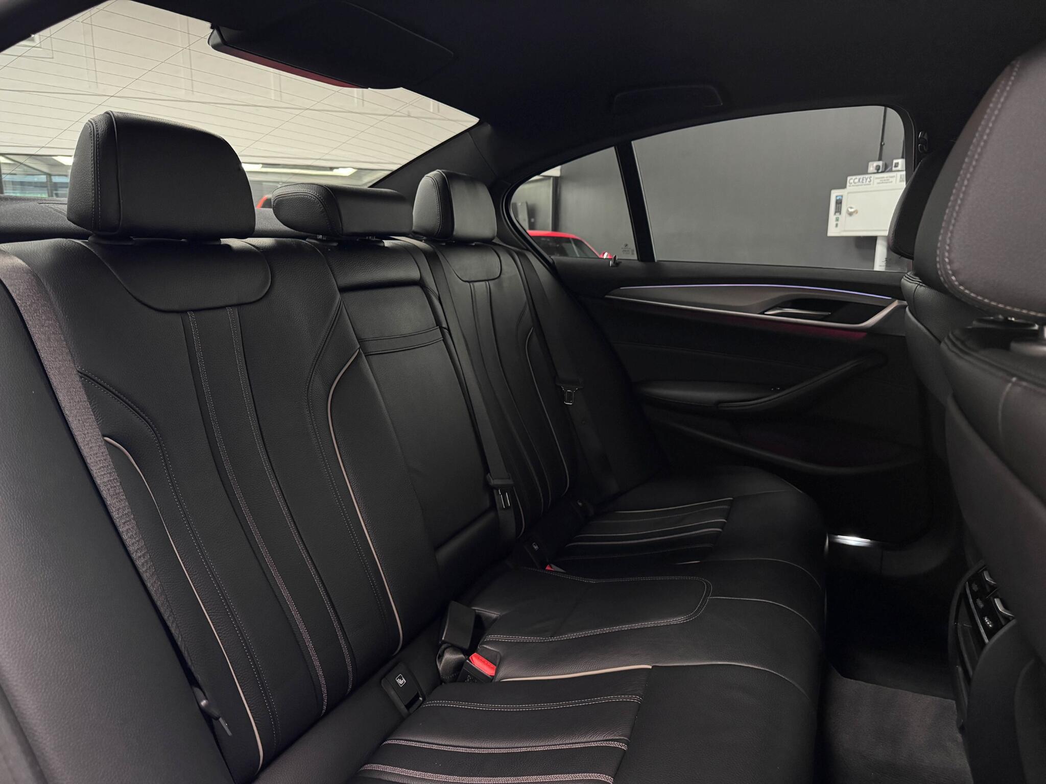 BMW 5 Series view 14