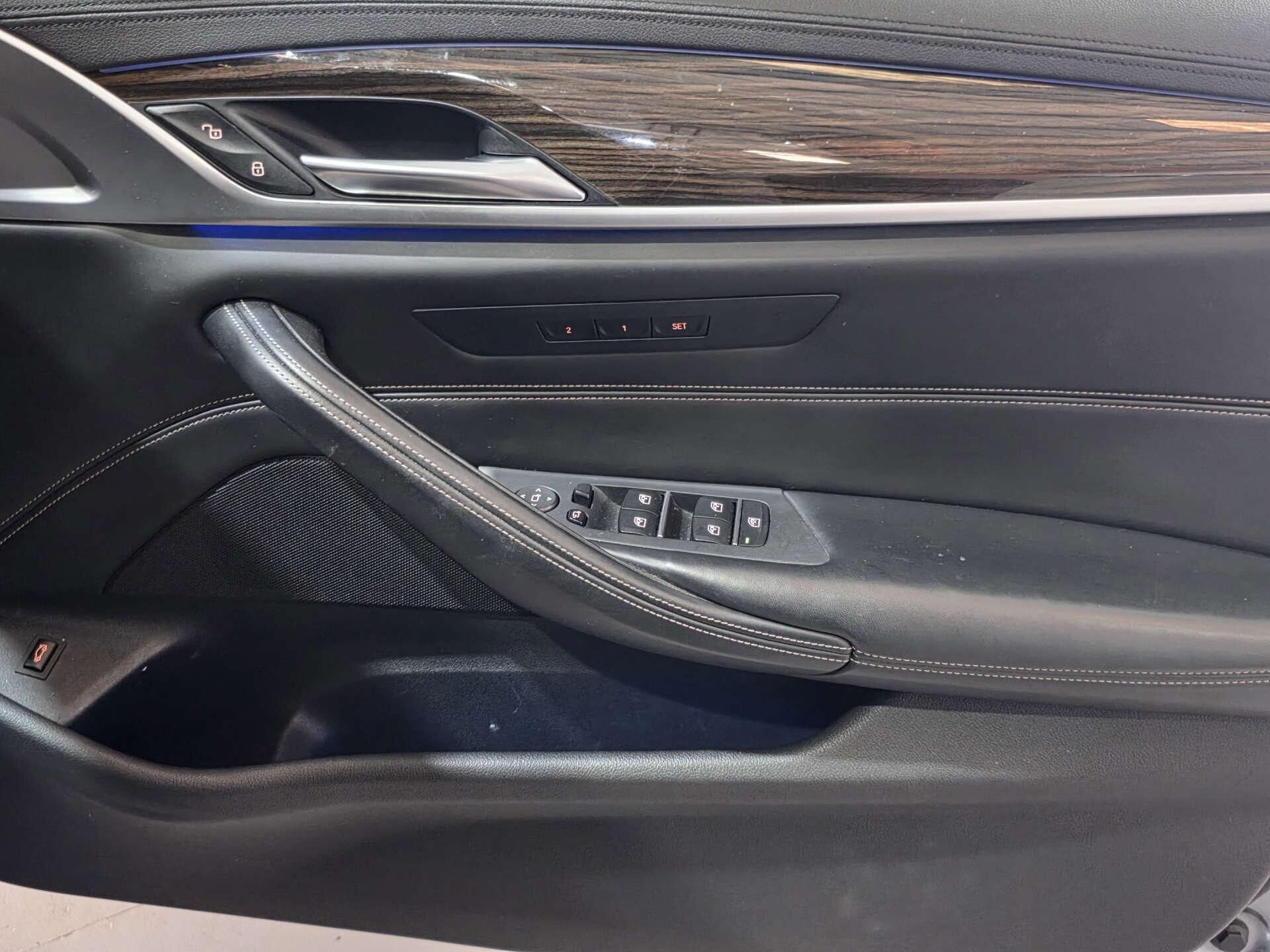 BMW 5 Series view 27