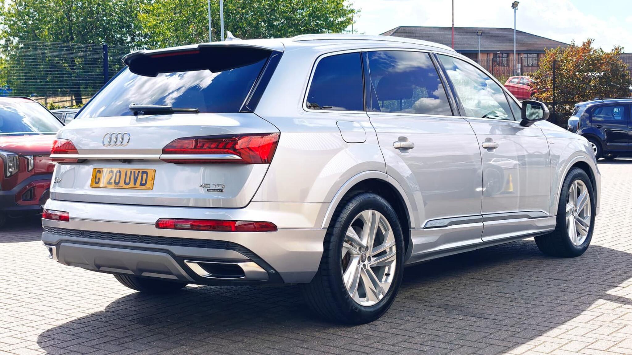 Audi Audi Q7 view 9