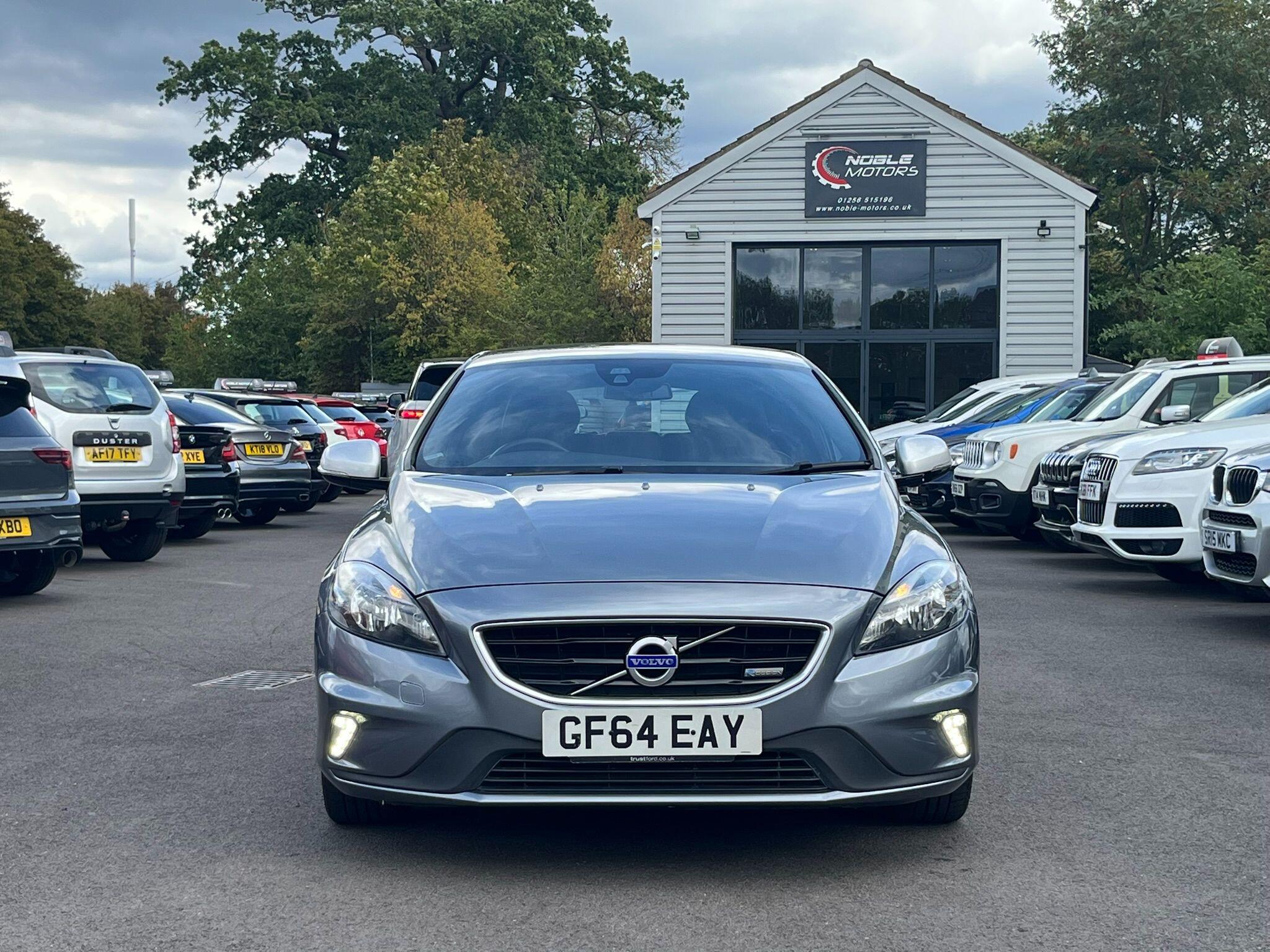 Volvo V40 view 2