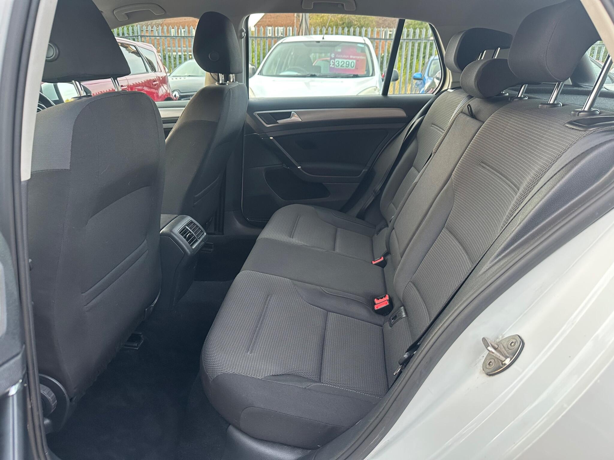Volkswagen Golf view 30