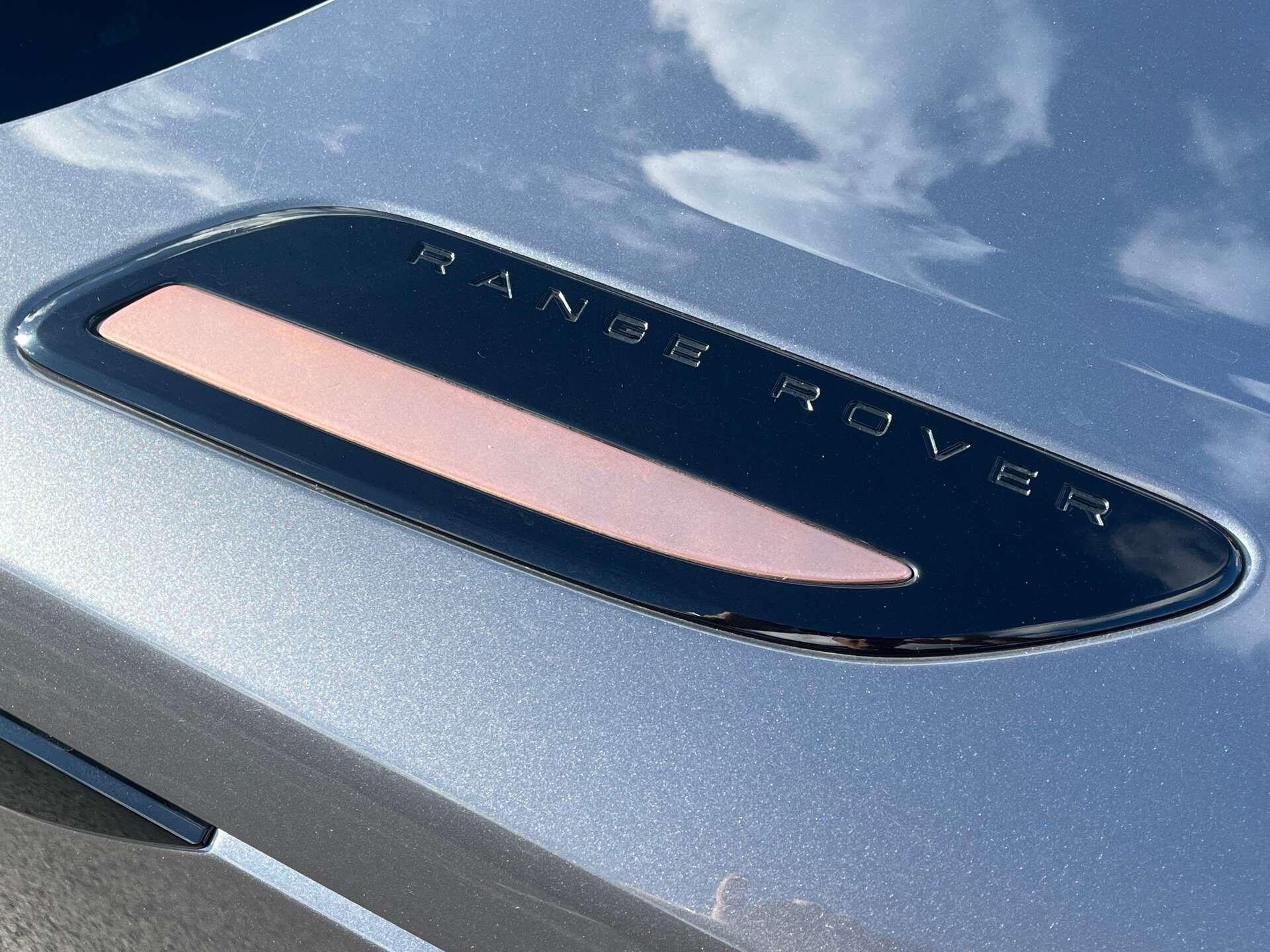 Land Rover Range Rover Velar view 31