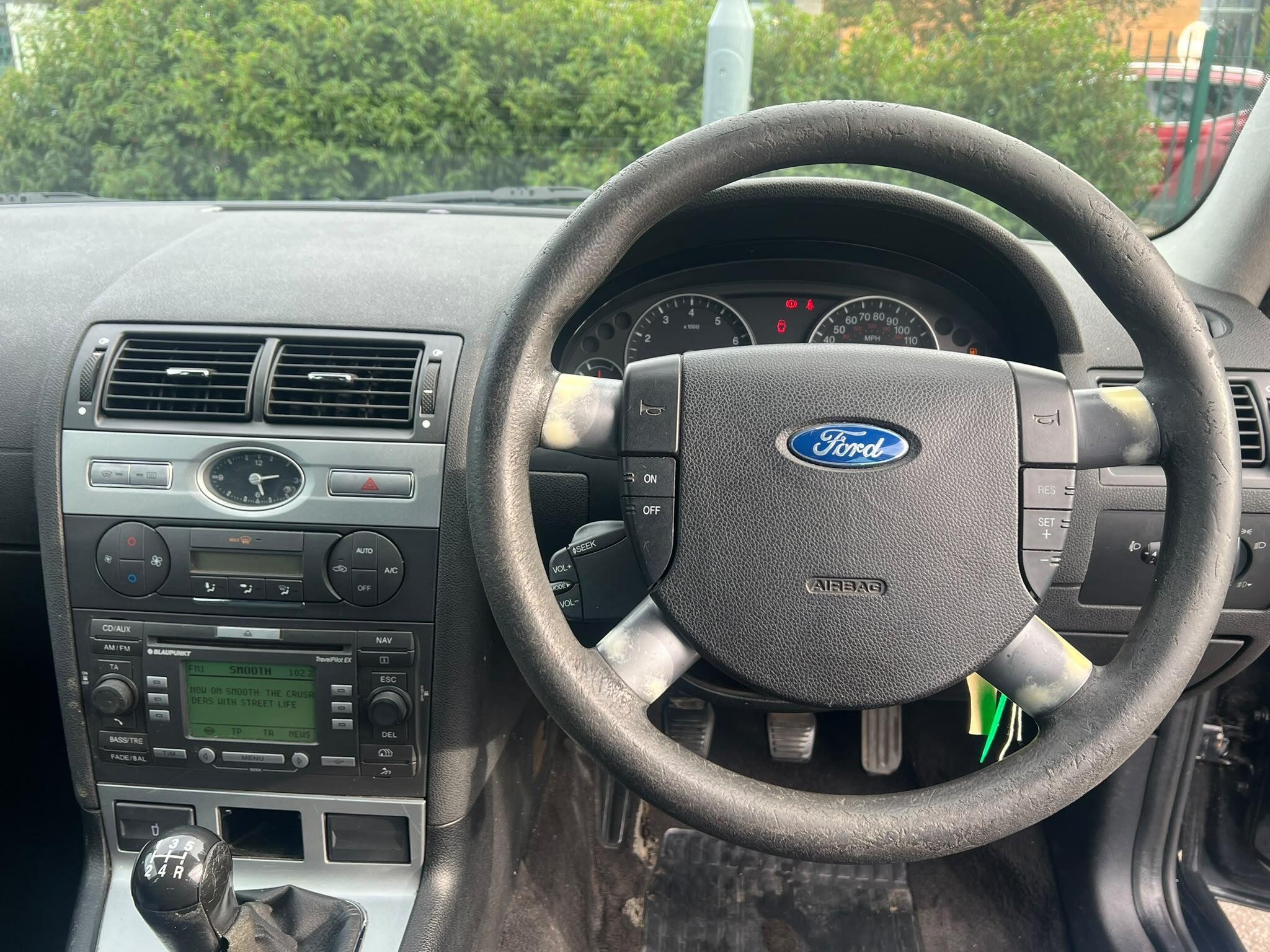Ford Mondeo view 21