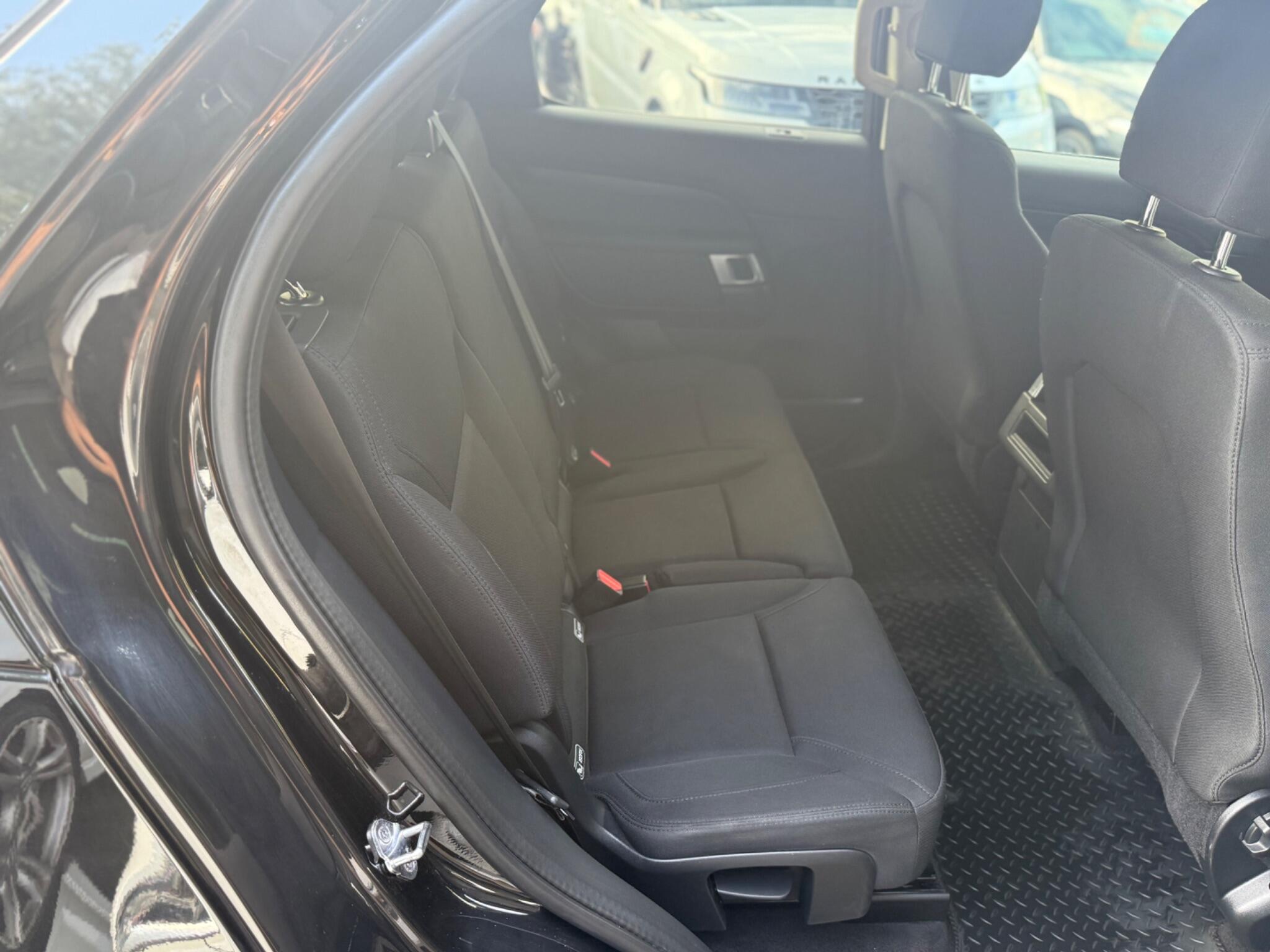 Land Rover Discovery view 13