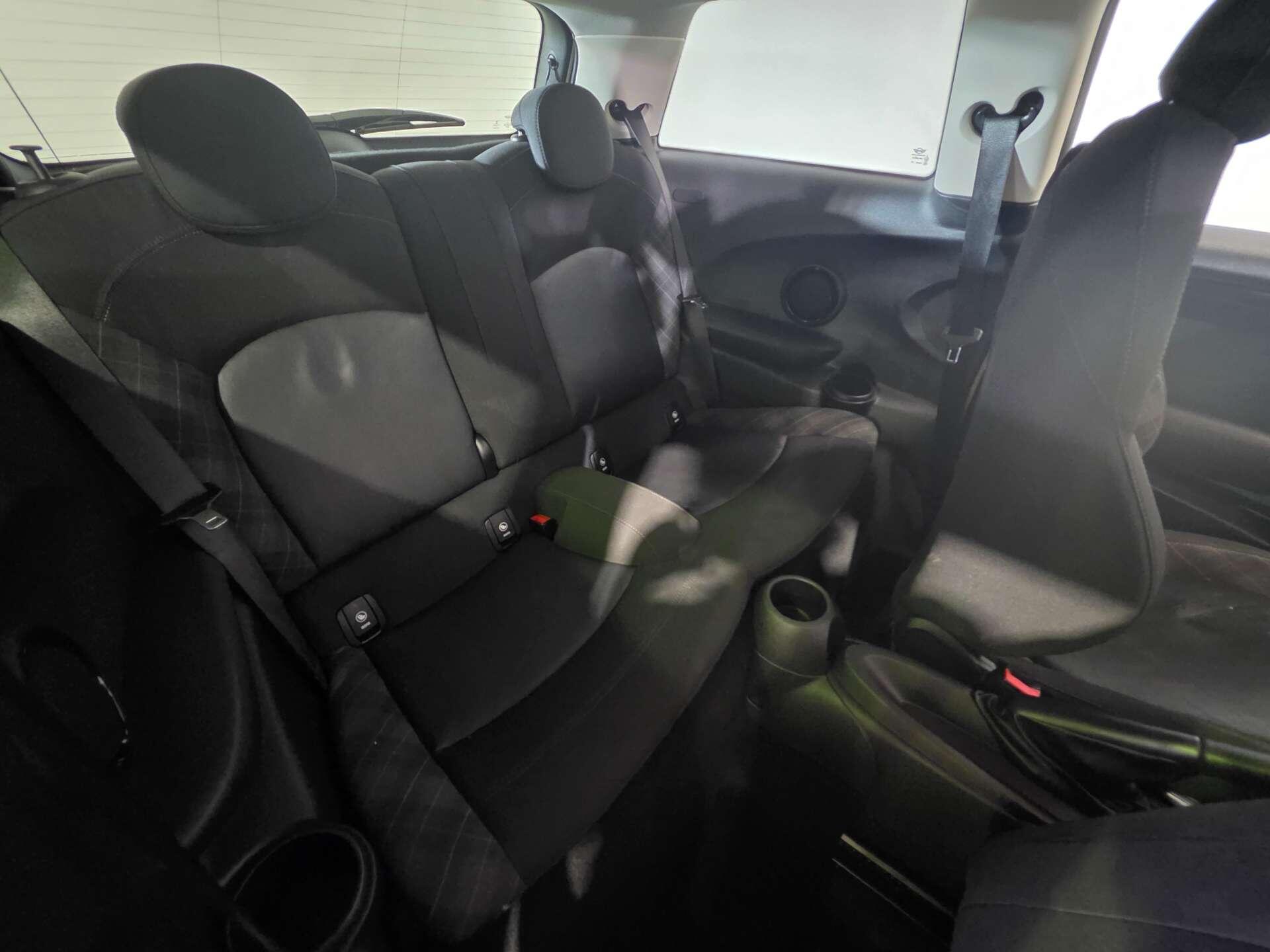 Mini Hatch view 39