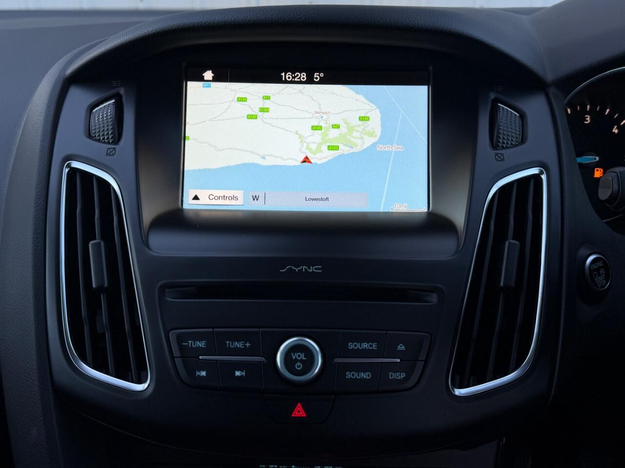 Ford Focus view 22