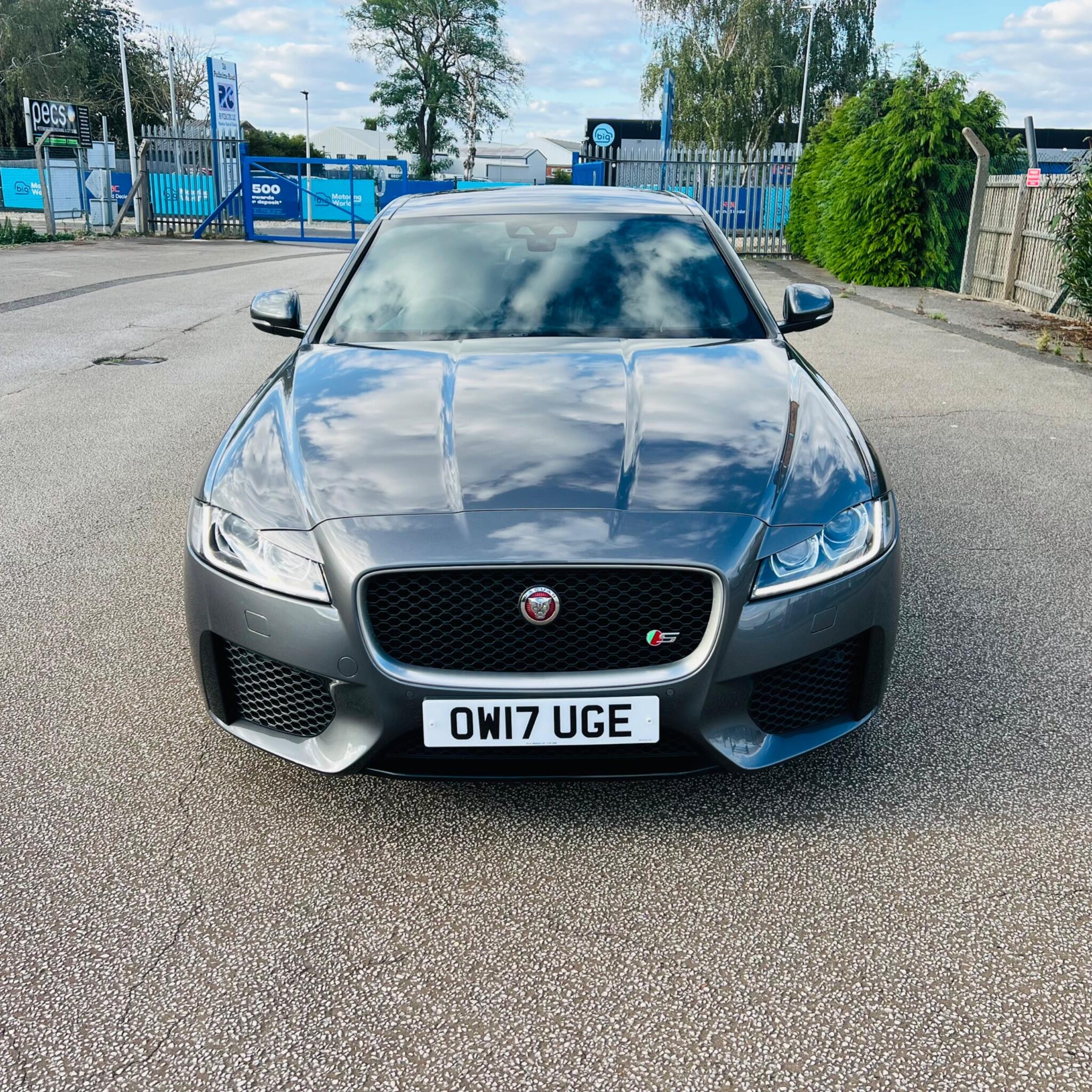 Jaguar XF view 3