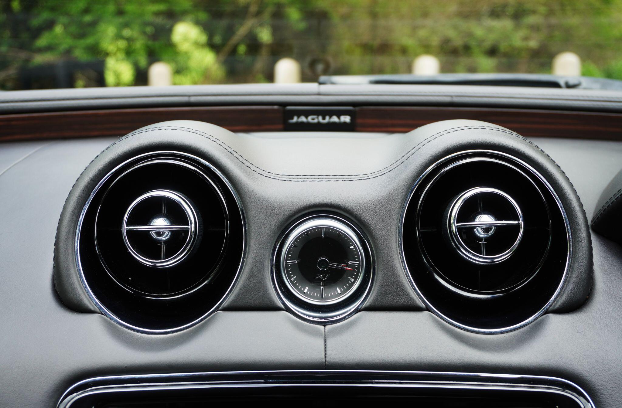 Jaguar XJ view 25