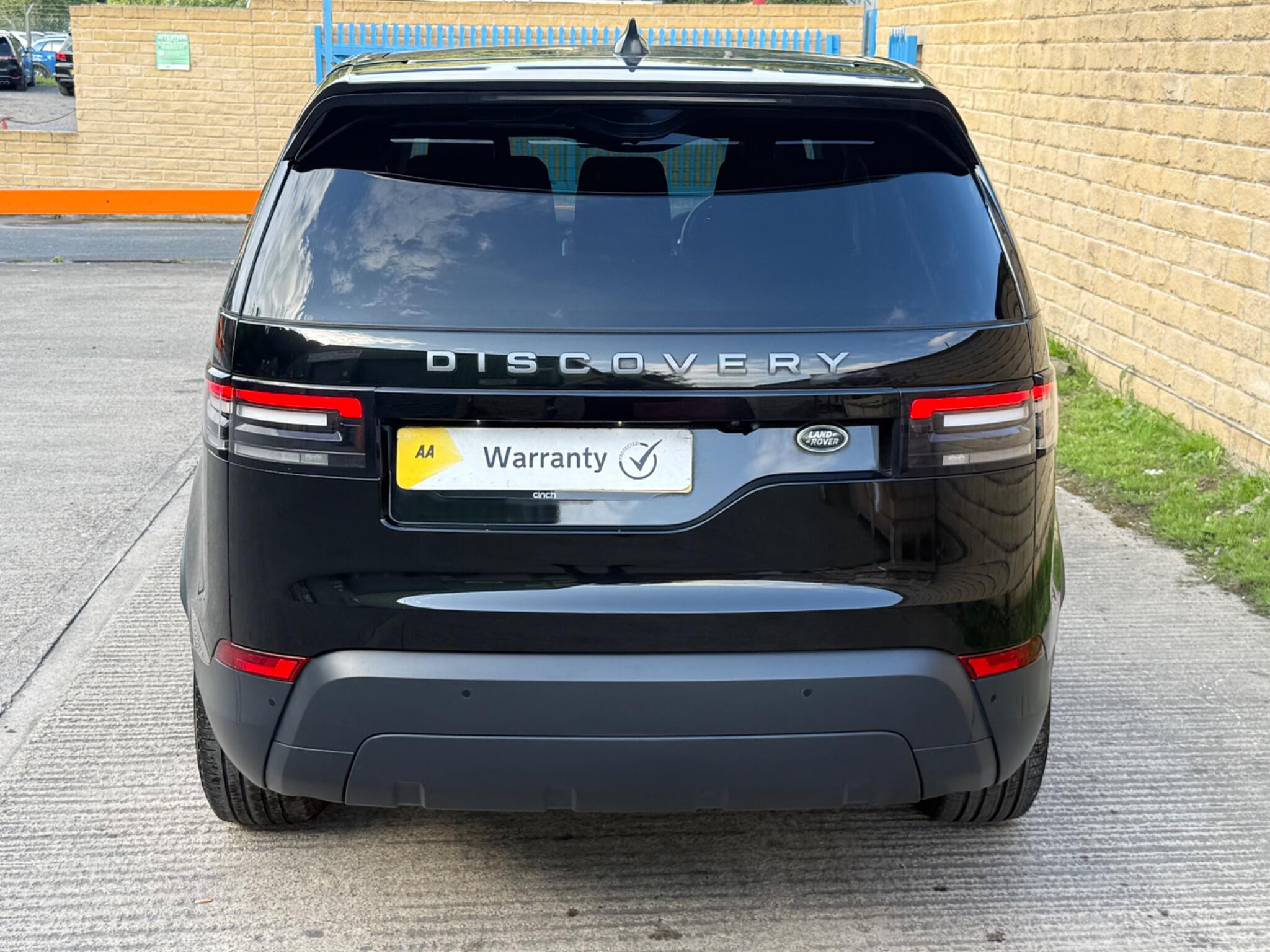 Land Rover Discovery view 4