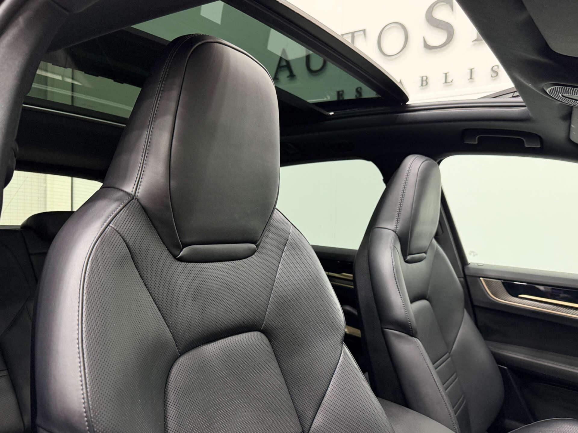 Porsche Cayenne view 43