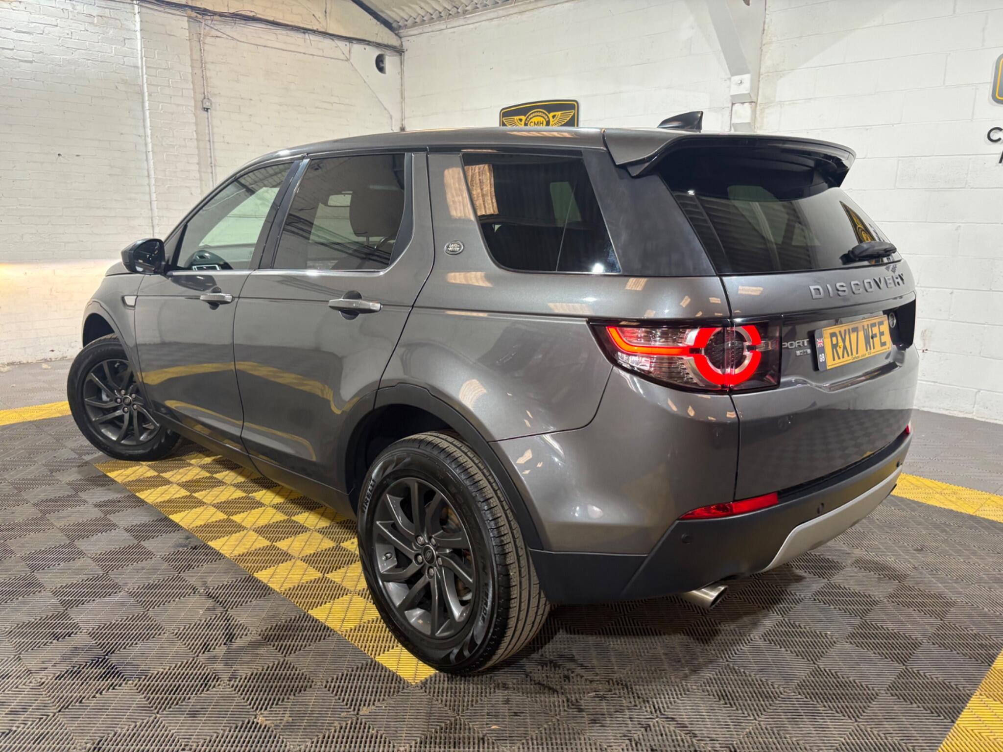 Land Rover Discovery Sport view 8
