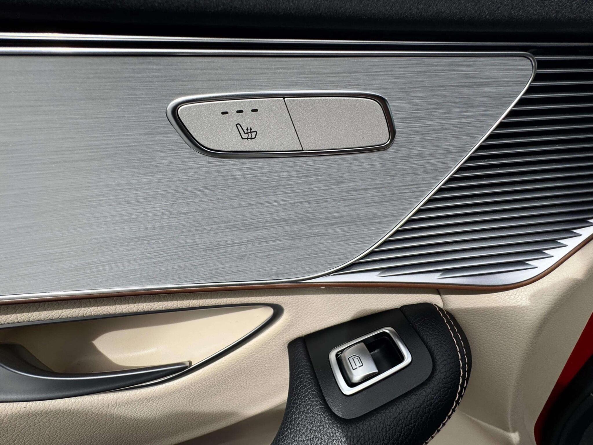 Mercedes-Benz EQC view 57