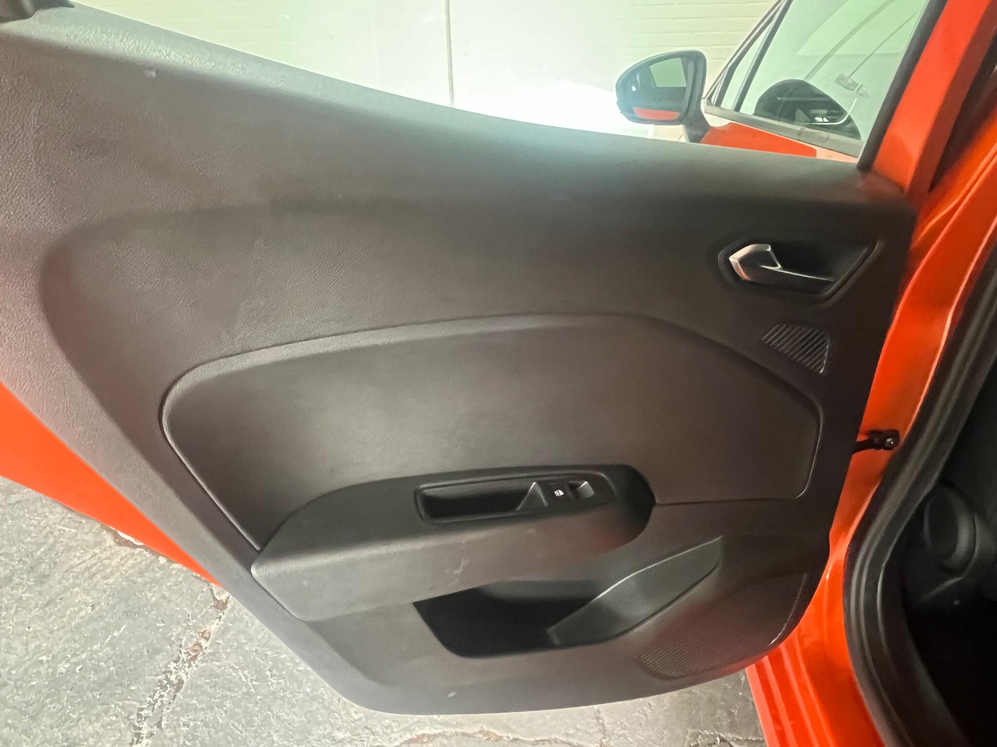 2022 Renault Clio 1.6 E-TECH Evolution Auto Euro 6 (s/s) 5dr • 33,021 miles image 25