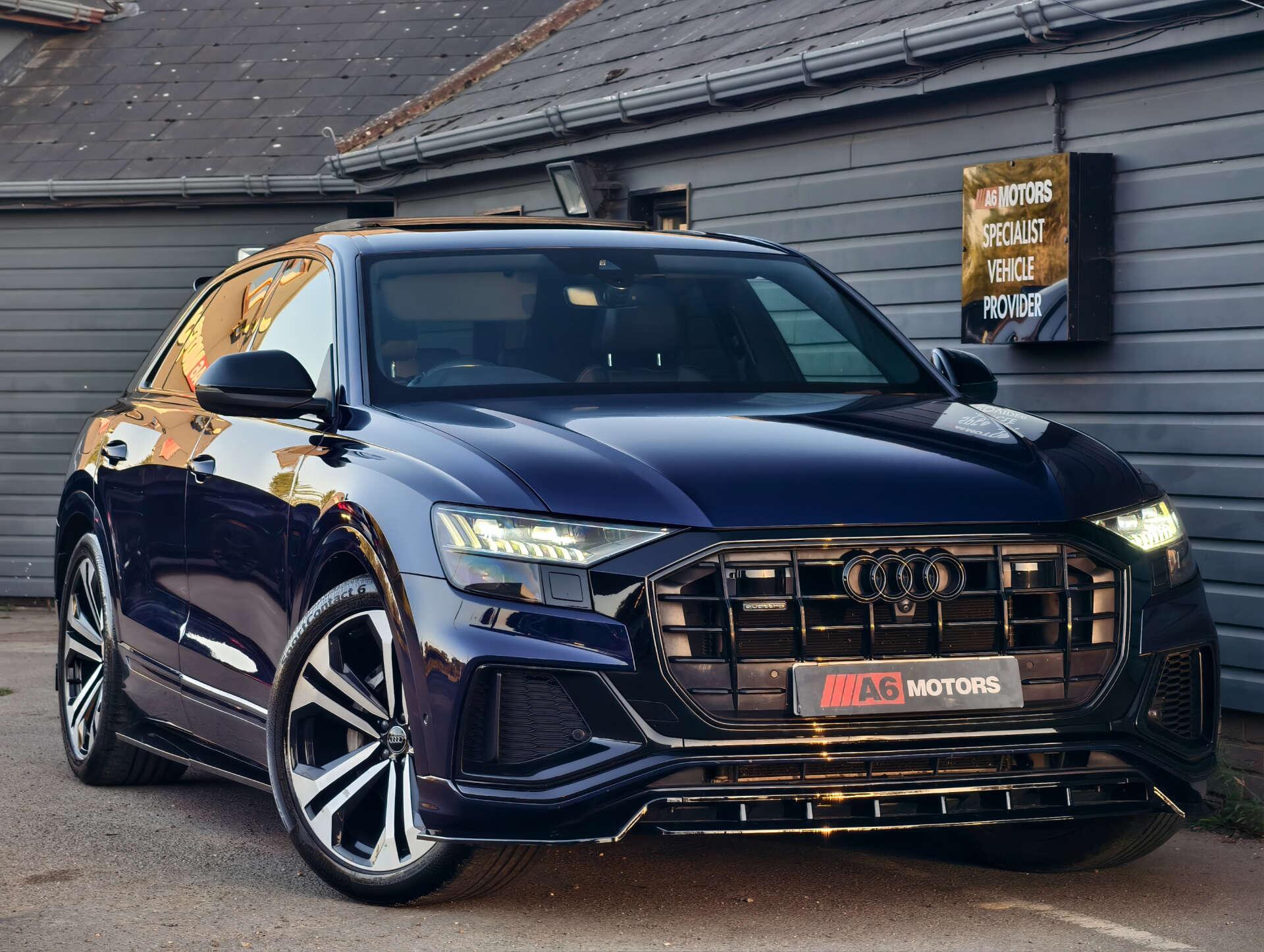 Audi Q8 view 6