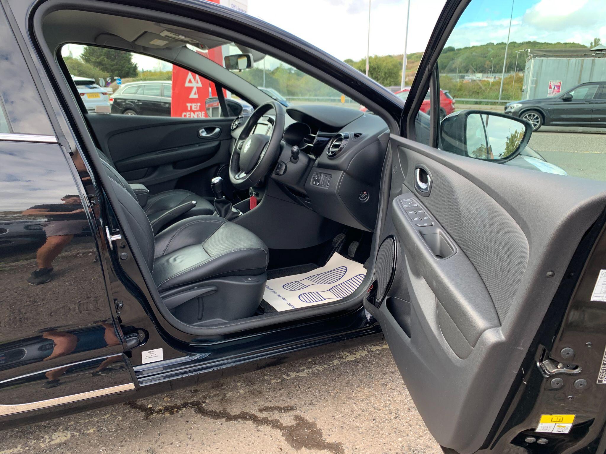 Renault Clio view 12