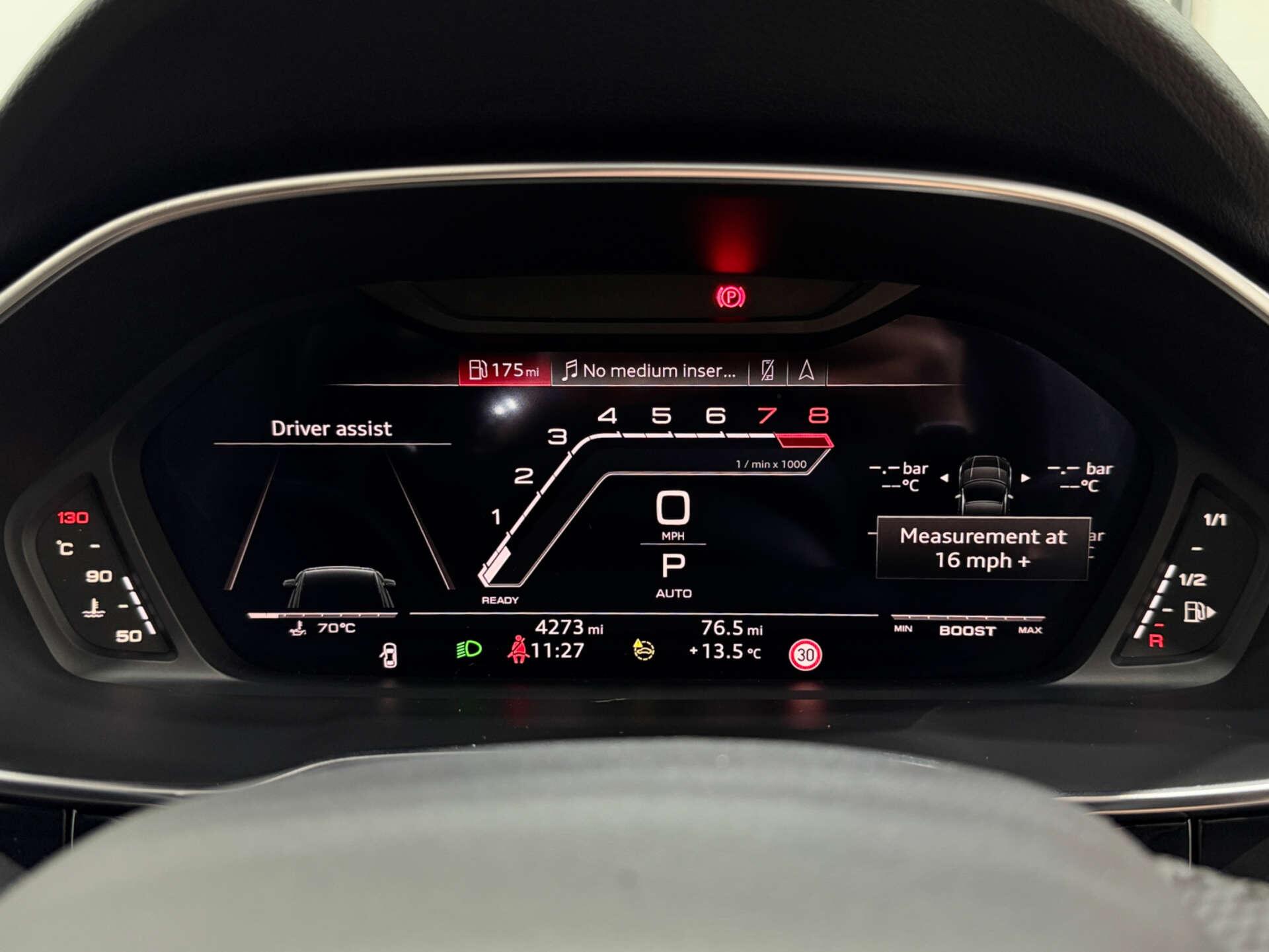 Audi RS Q3 view 21