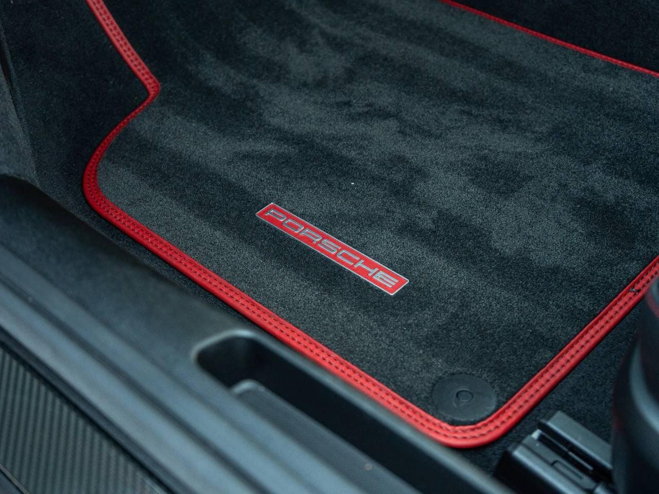 Porsche 911 view 31