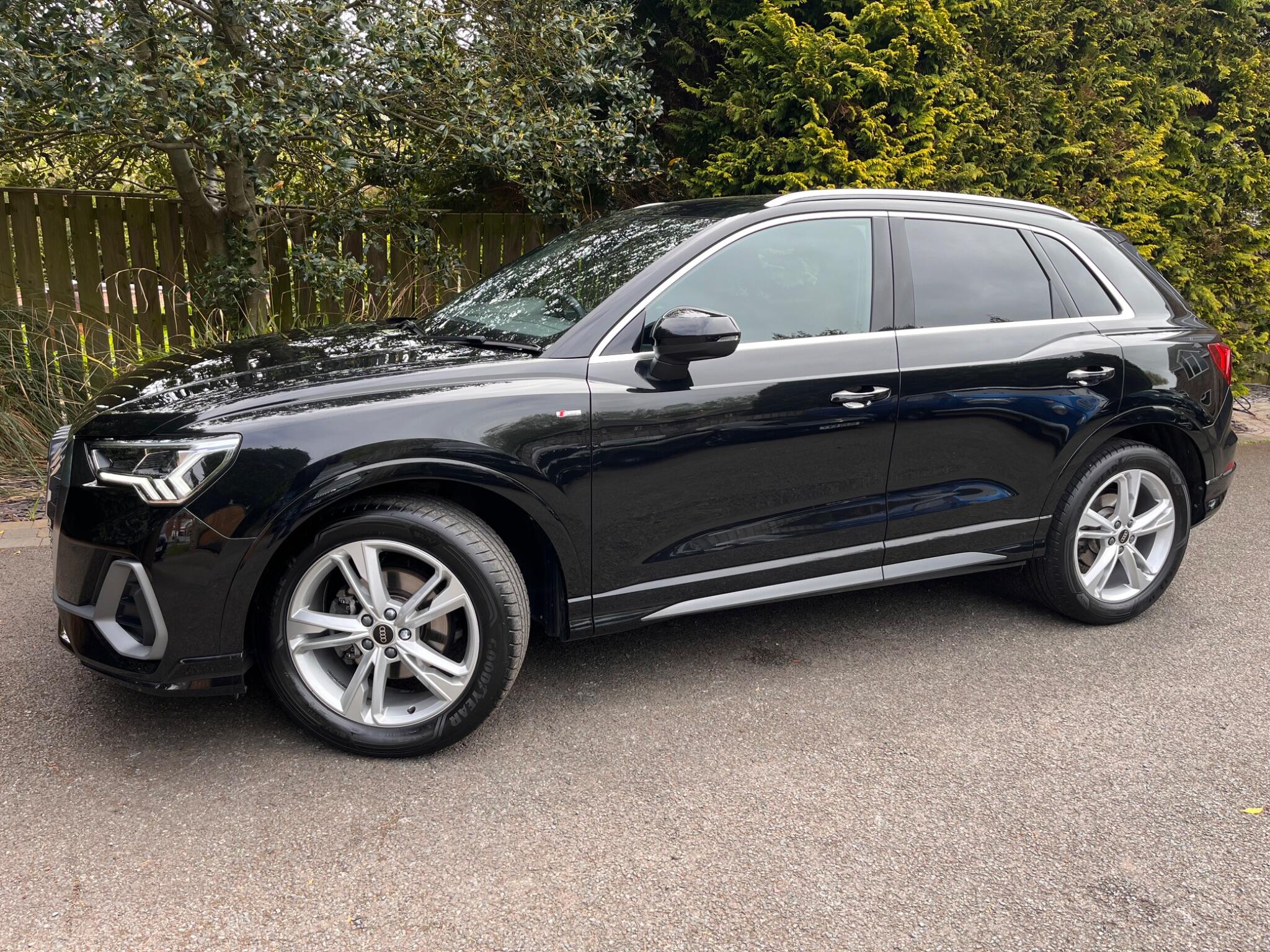 Audi Q3 view 7