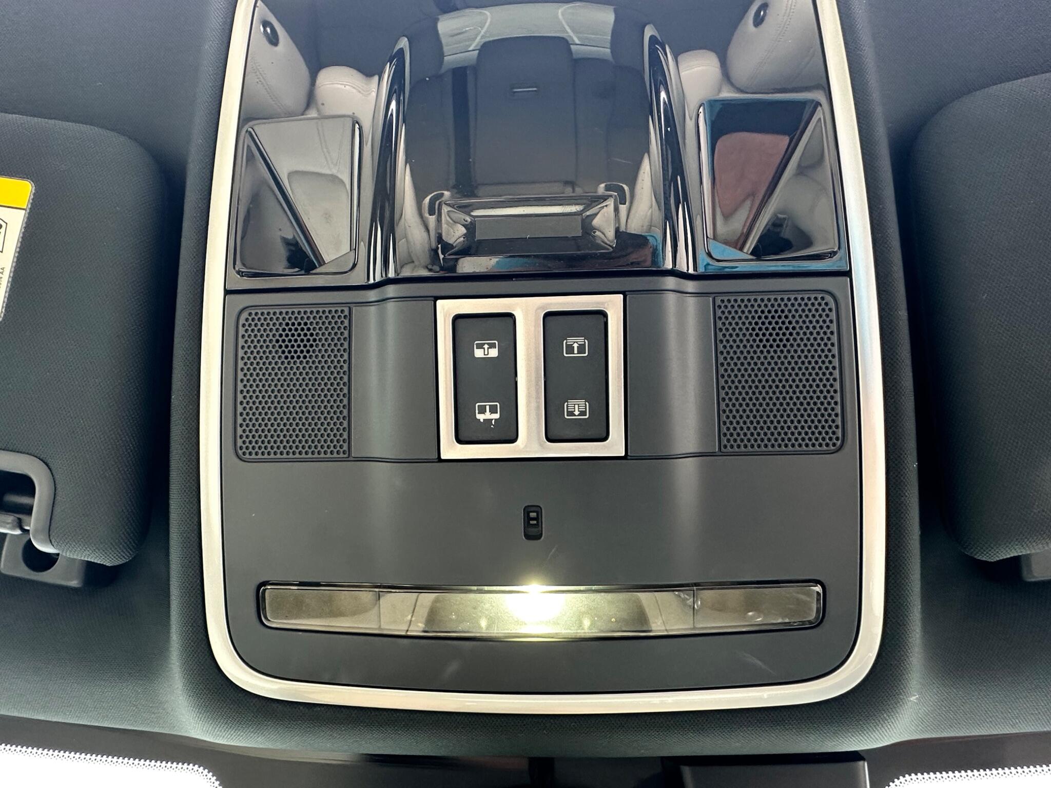 Land Rover Range Rover view 30