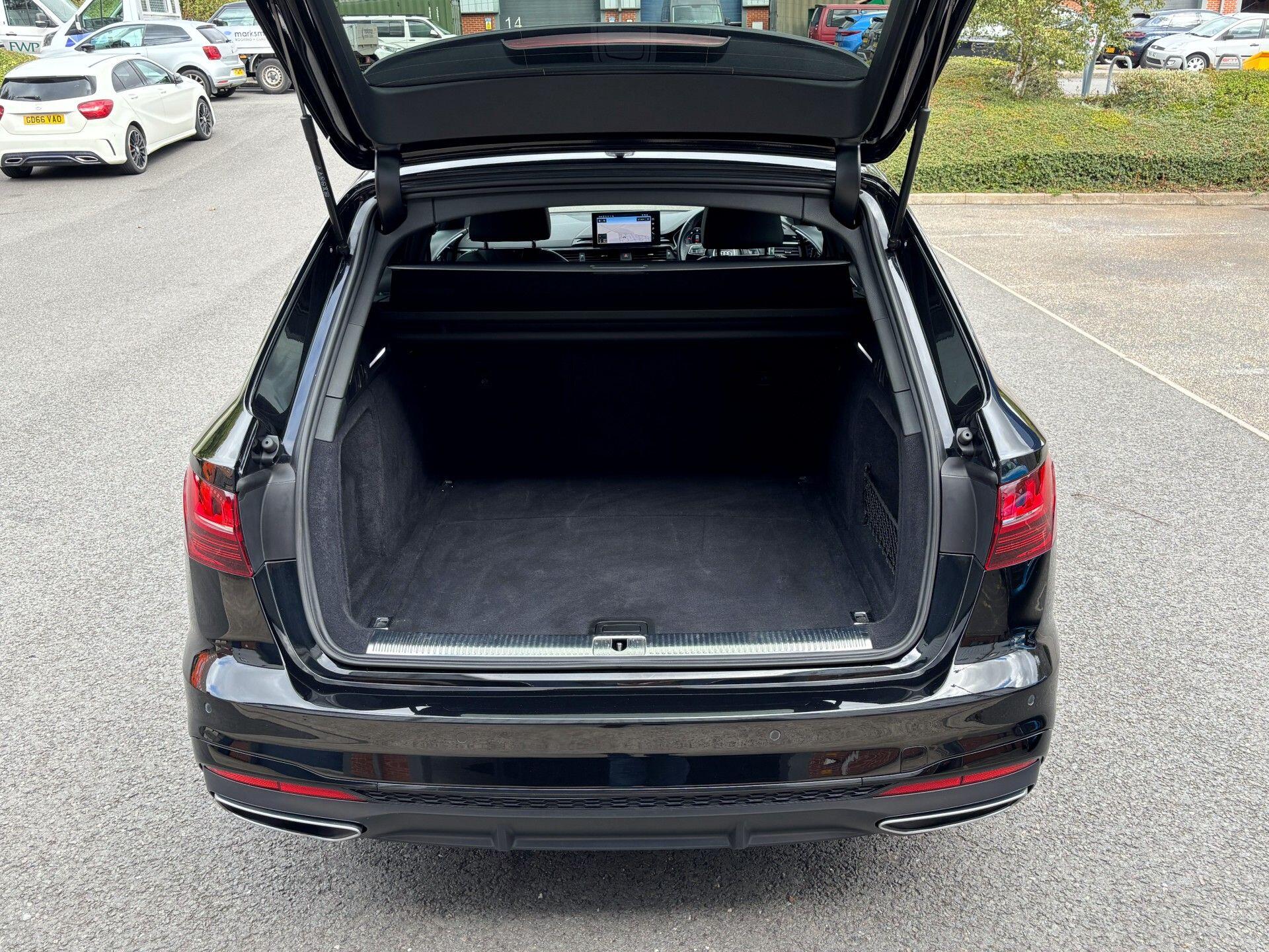 Audi A4 view 24