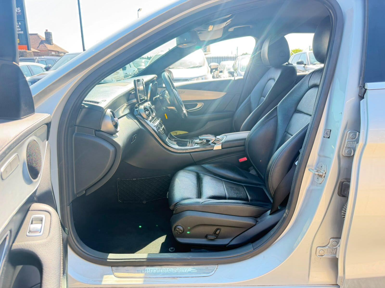 Mercedes-Benz C-Class view 17